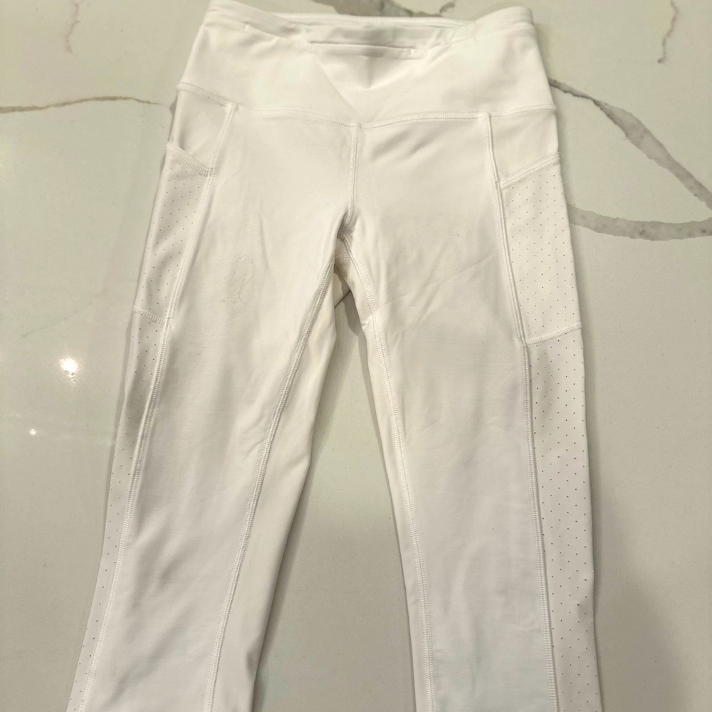 Lululemon size 4 white /lined cropped leggings